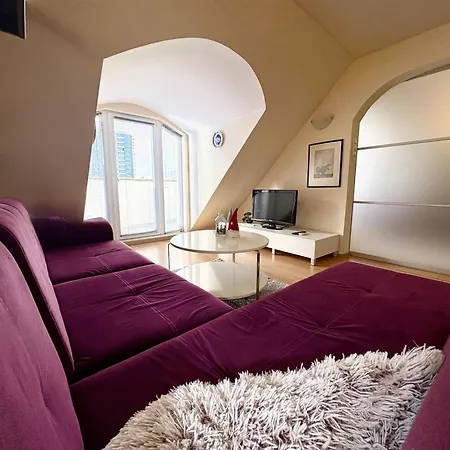 Chayka Chic Βάρνα